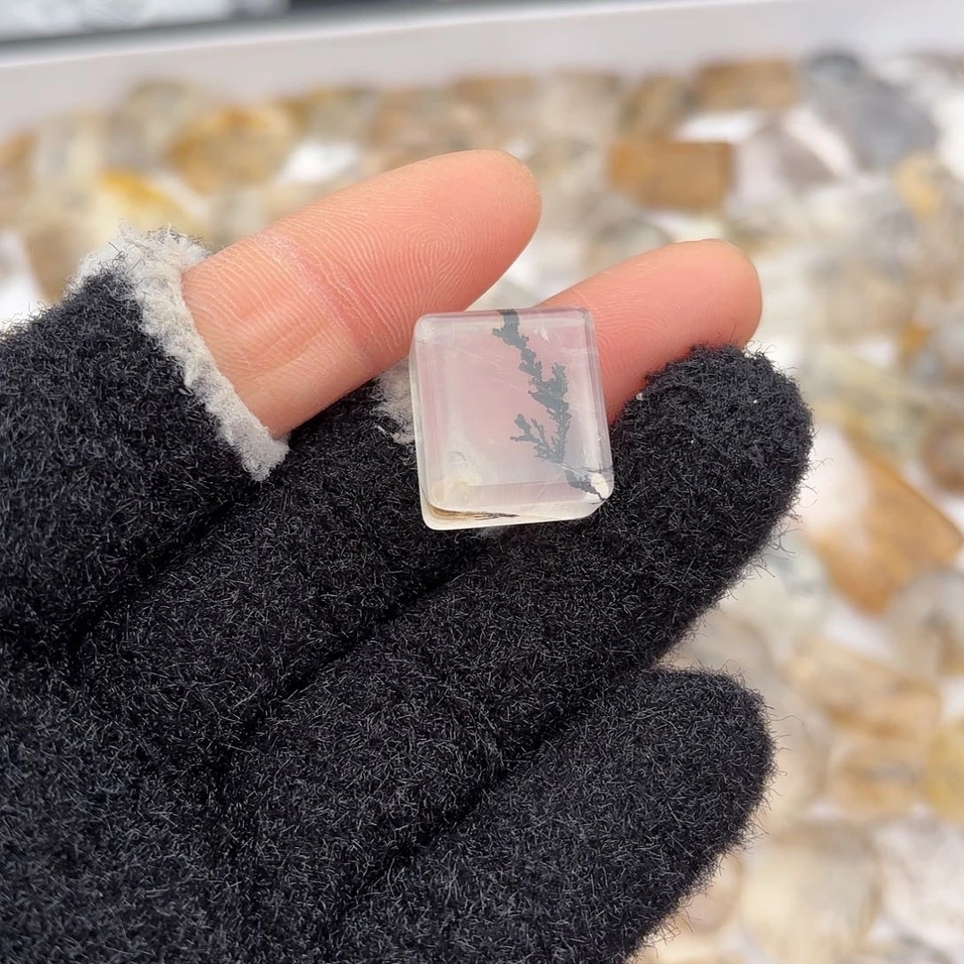 水晶颈饰未镶嵌低*。低调