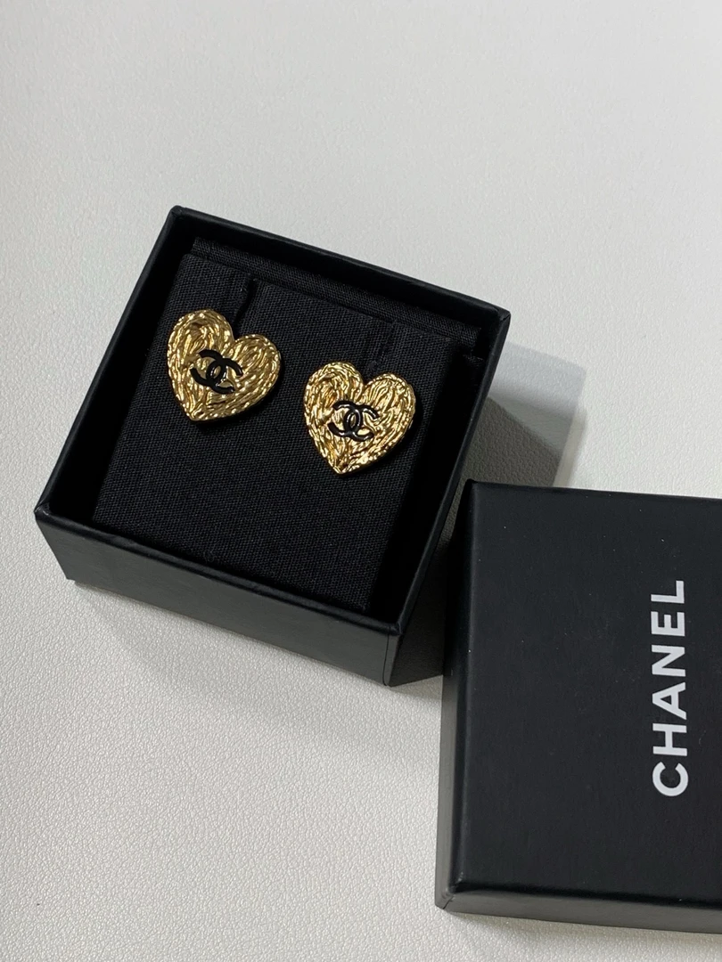 99新 Chanel/香奈儿 HIHI/Chanel 24P 双c爱心耳钉/11851983