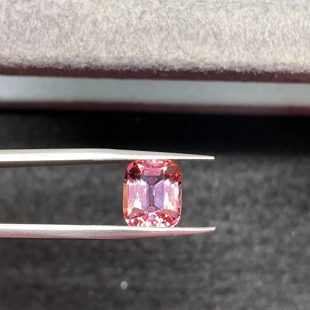 未镶嵌碧玺3.41克拉天然全净满火彩莲花粉碧玺