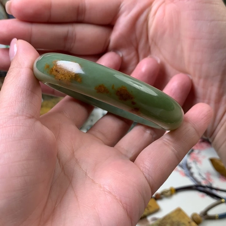 岫岩河磨玉（透闪石质玉）手镯未镶嵌爱***贝