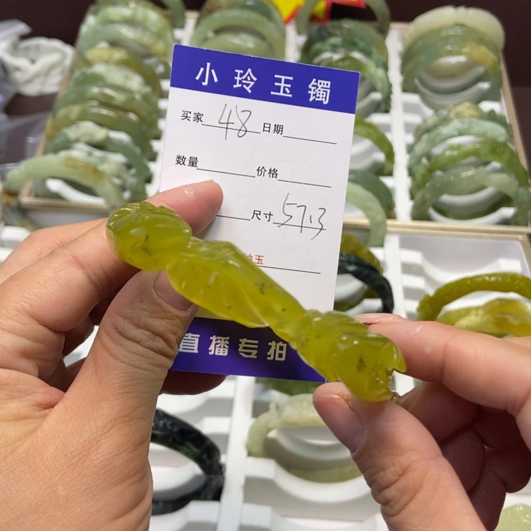 蛇纹石玉手镯未镶嵌