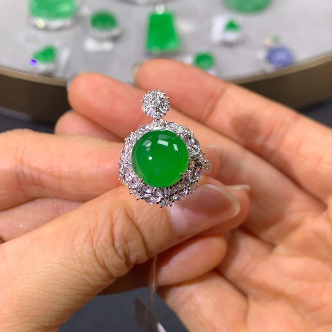 翡翠戒指18K金镶嵌翡翠