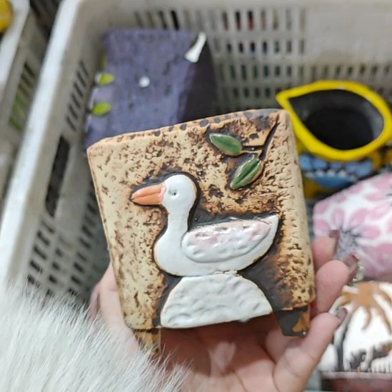 当场凑满15发货，不凑不发，花盆盆口不方不圆有针孔黑点矿点是正常