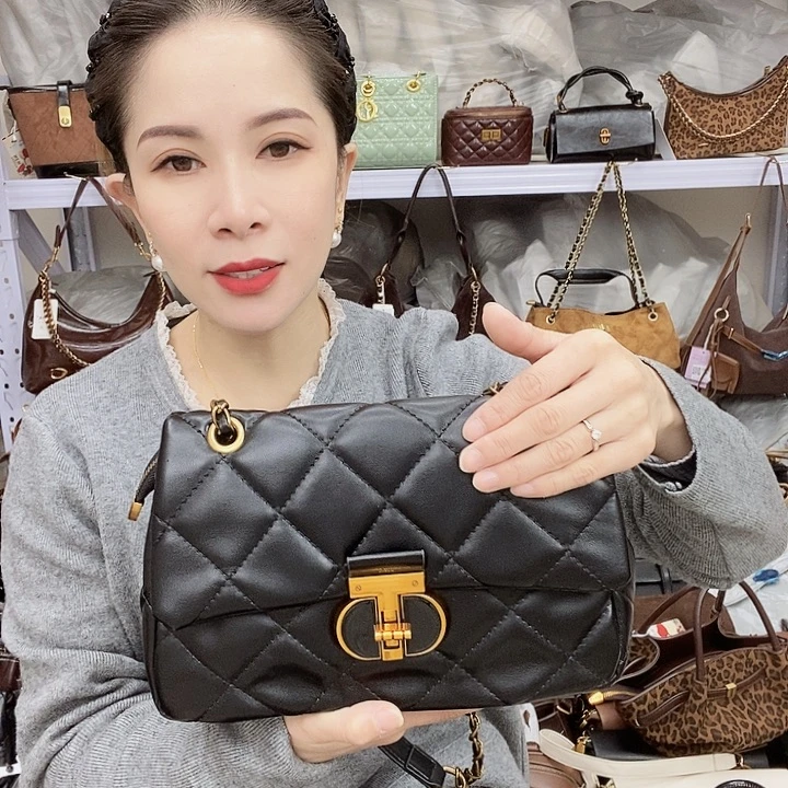 蚕丝小牛剖层皮革PU