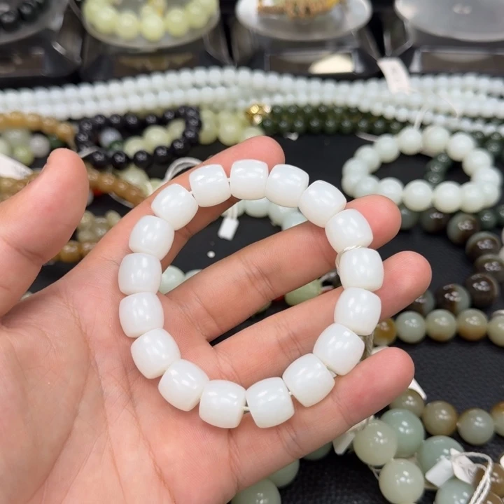 和田玉未镶嵌手串