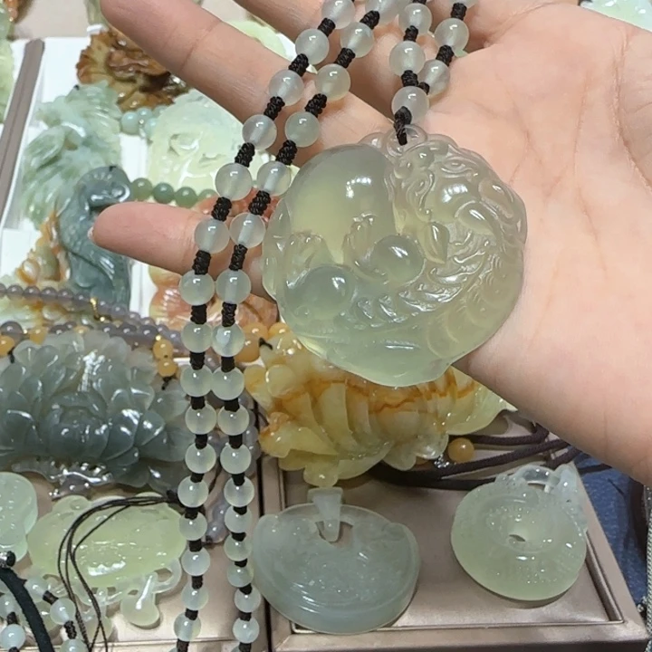 蛇纹石玉吊坠未镶嵌