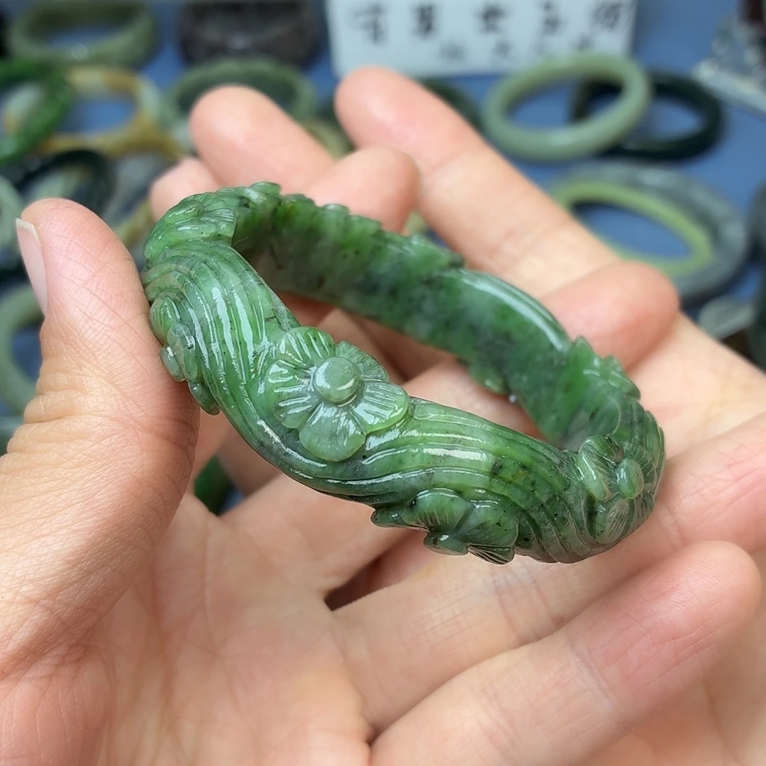 和田玉（碧玉）未镶嵌手镯003，圈口55mm梅花镯，白加绿