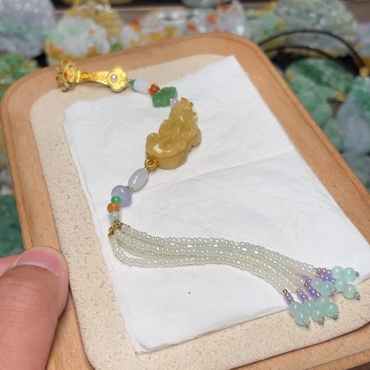 翡翠颈饰未镶嵌吊坠