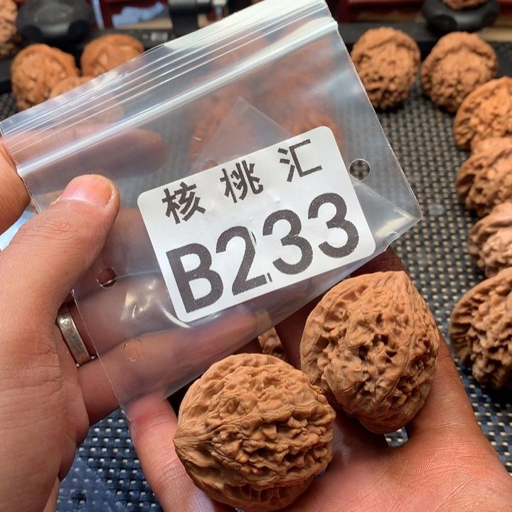 吊坠文玩核桃牡丹纹