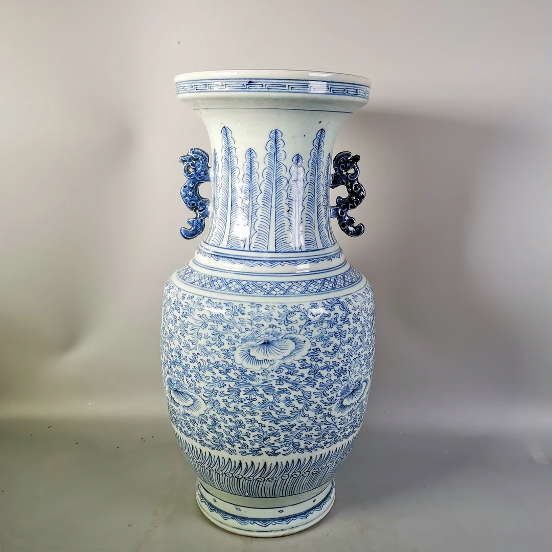 scs16957清中期青花缠枝莲龙耳瓶/四川省文物总店