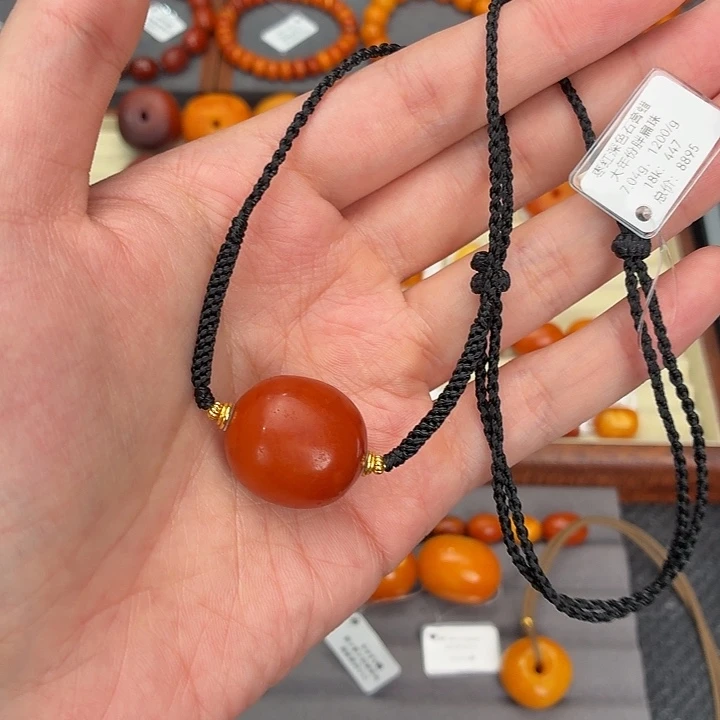 潇***洒琥珀未镶嵌裸石定制