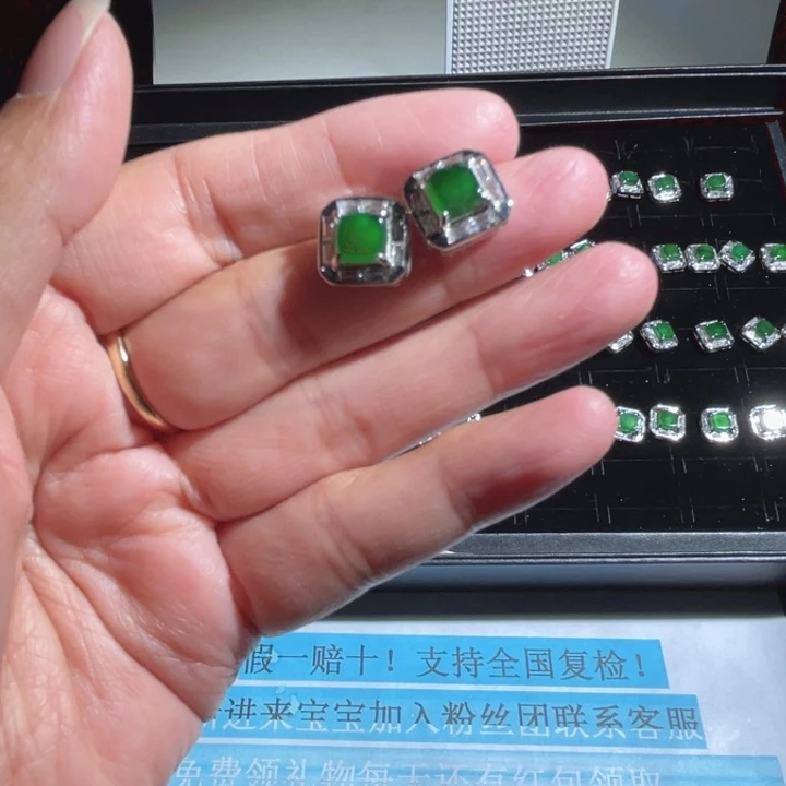 翡翠未镶嵌吊坠(赠链)