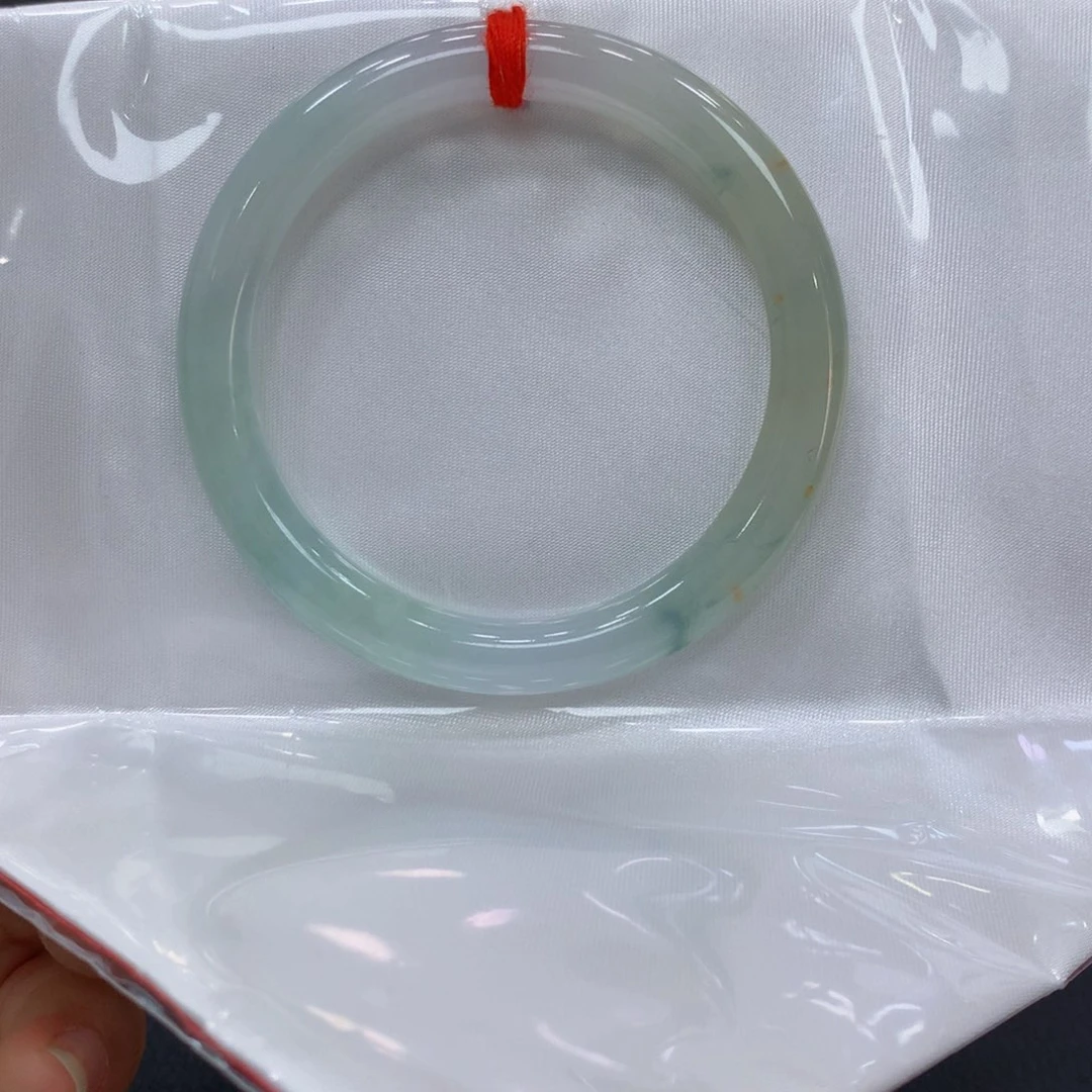 翡翠手镯未镶嵌翡翠