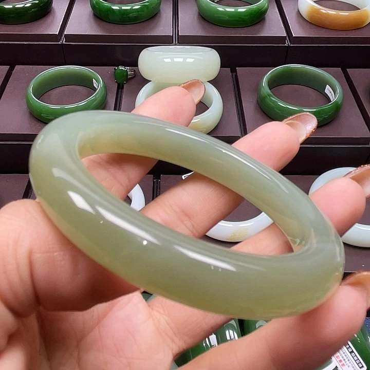 和田玉未镶嵌手镯