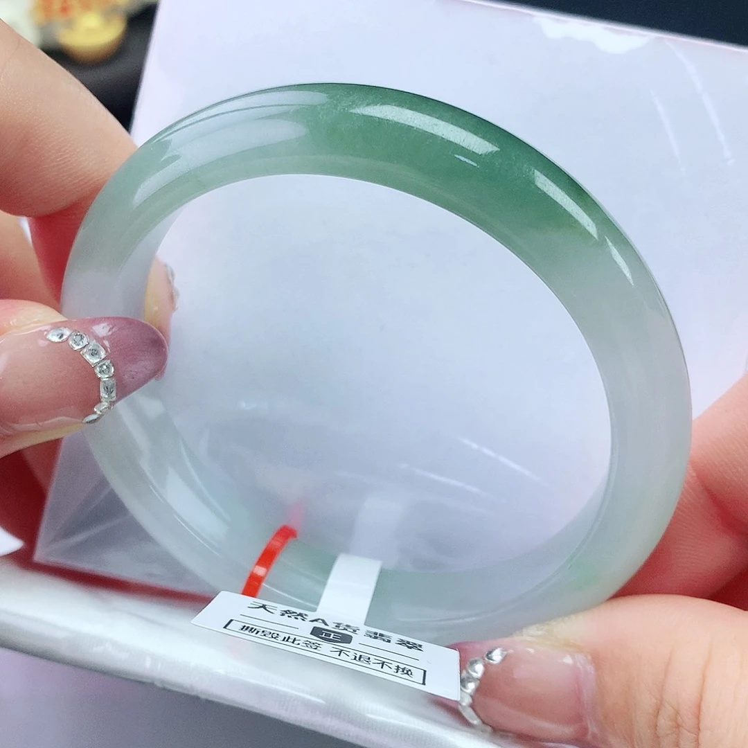 翡翠手镯未镶嵌55贵