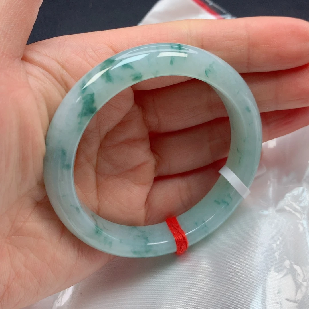 翡翠手镯未镶嵌54圈