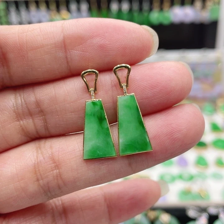 翡翠18K金镶嵌耳饰