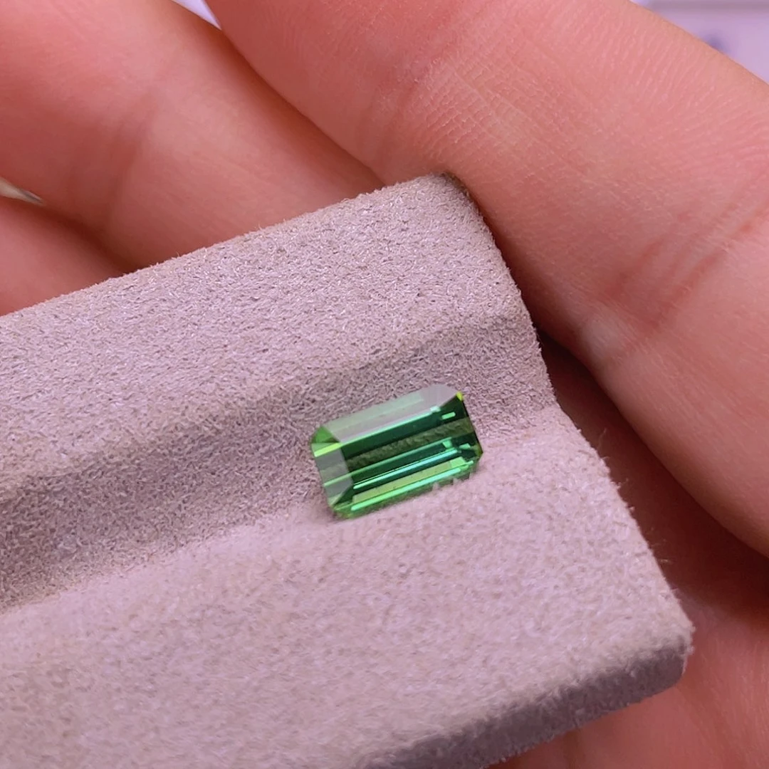 裸石未镶嵌碧玺电光绿碧玺2ct