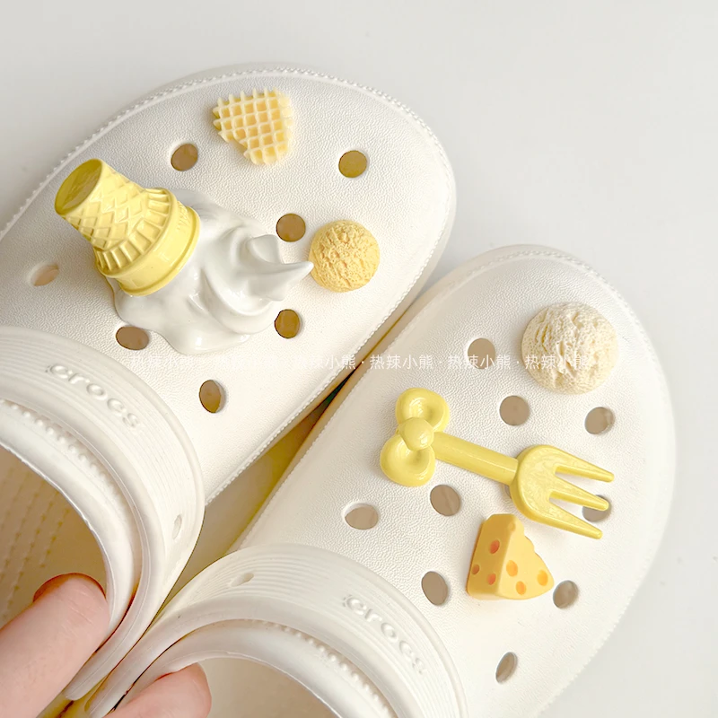 冰淇淋化了甜酷y2k少女洞洞鞋配饰芝士爱心鞋扣装饰配件仿真鞋花