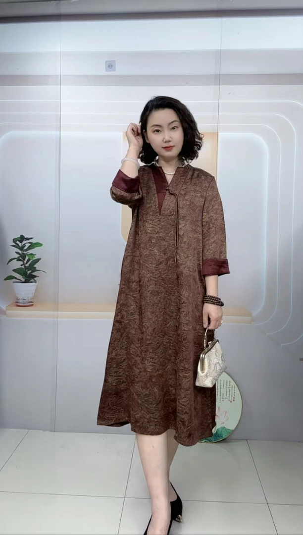 新中式国风新款V领洋气显瘦中老年妈妈装连衣裙气质宽松