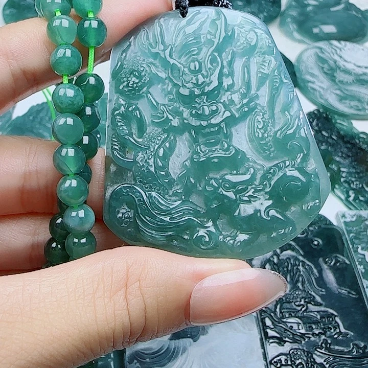 翡翠未镶嵌颈饰多样性发货天然的A货翡翠
