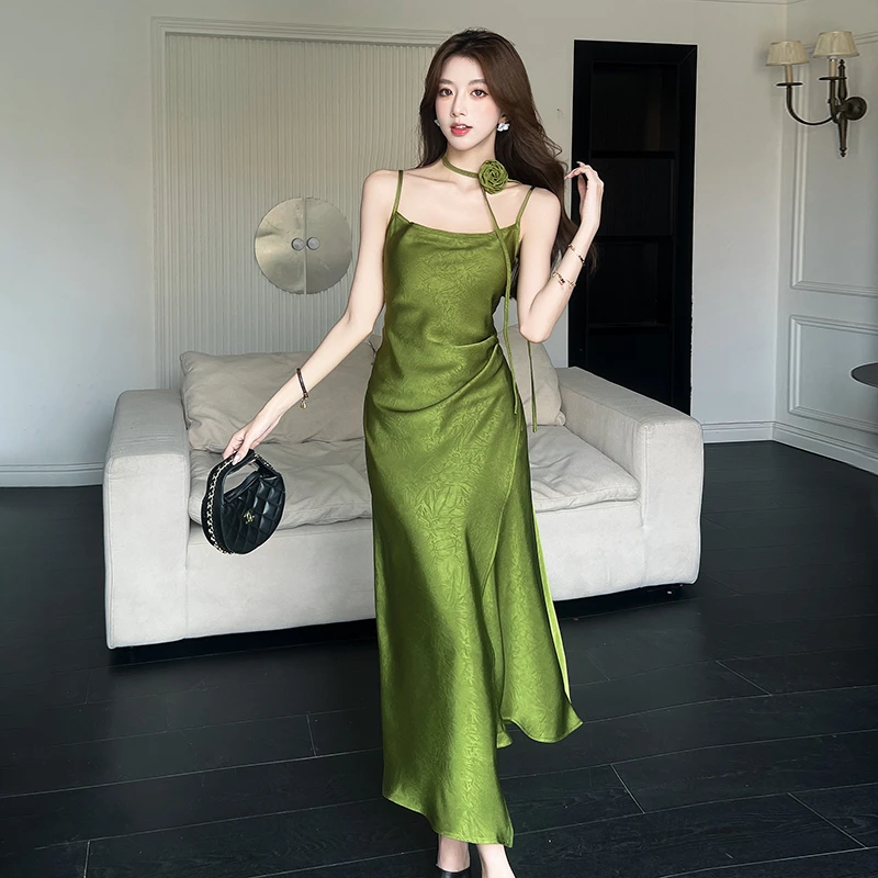 裙子女款爆款2025新款高级感名媛气质锻面无袖吊带显瘦收腰连衣裙