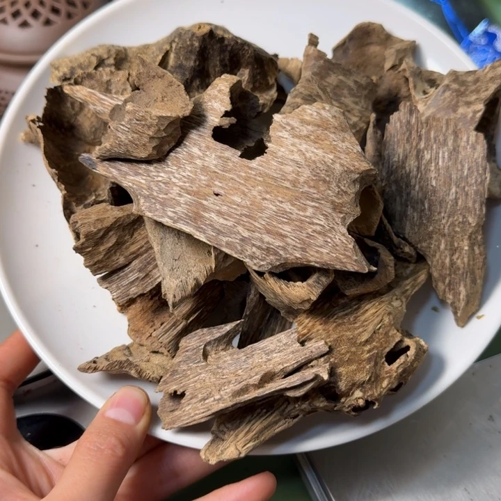 沉香手把件黄***丨海南天然野虫漏壳子老香块料100克