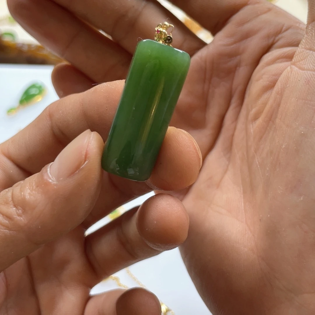 和田玉（碧玉）18K金镶嵌颈饰