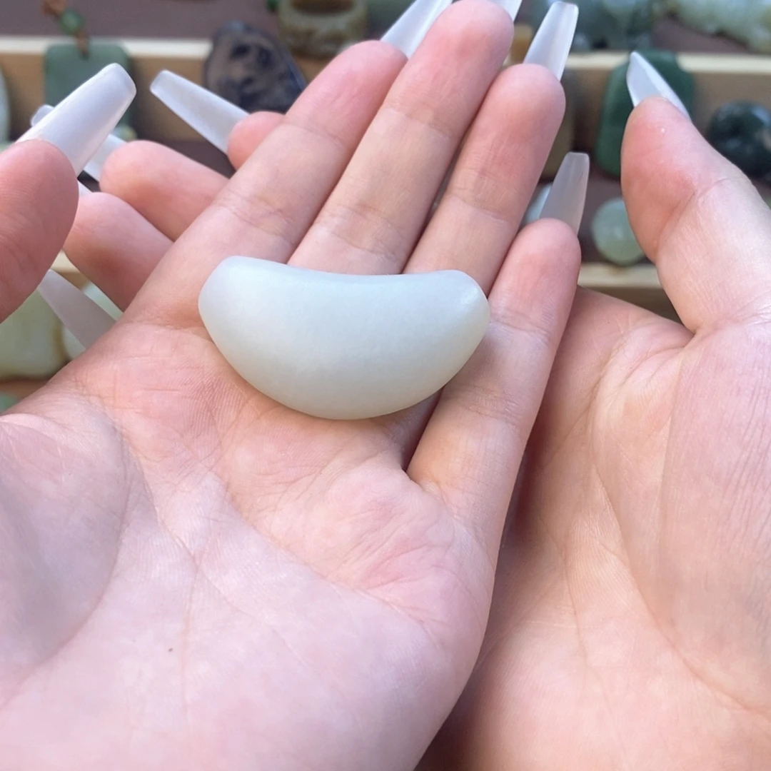 酸***P和田玉未镶嵌颈饰定制