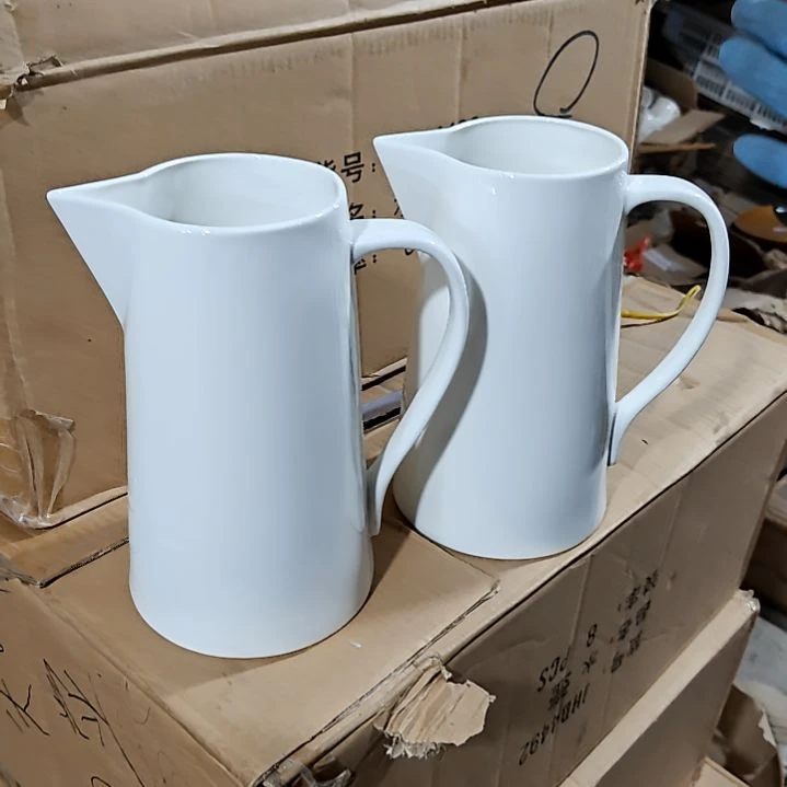 摆件盘子碗茶壶啥都有