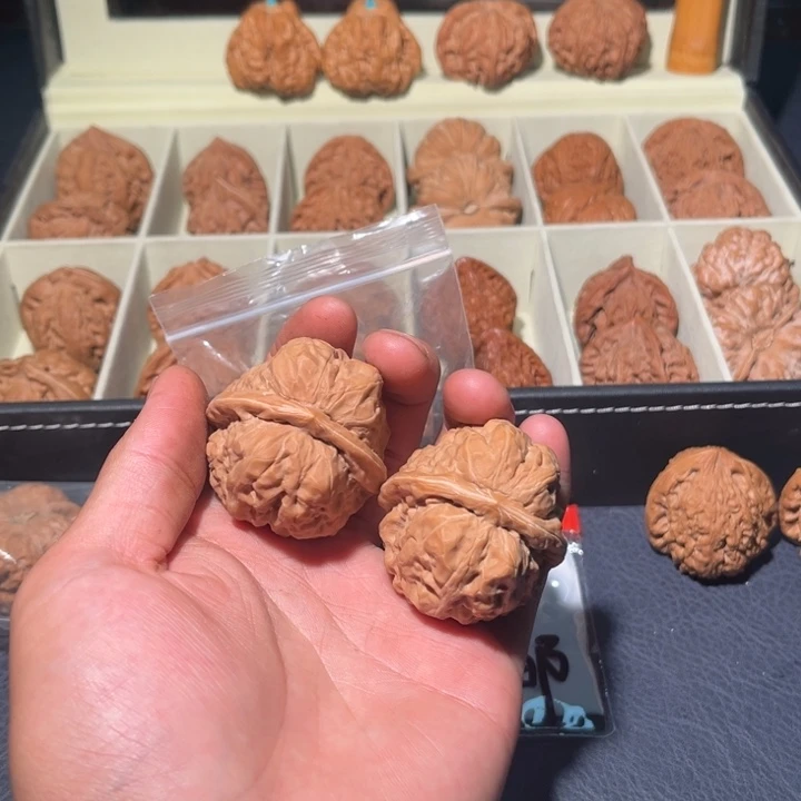 文玩核桃吊坠三角蛤蟆头