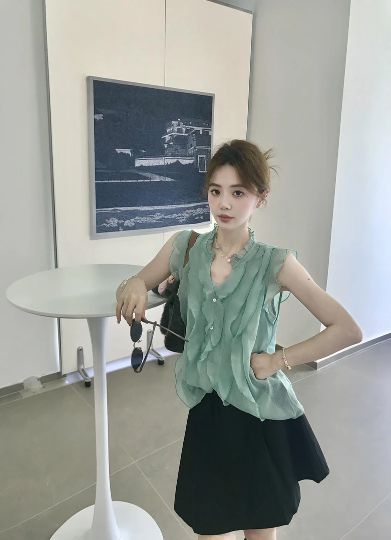 法式高级感花边v领无袖衬衫女2025新款夏季宽松显瘦休闲洋气上衣