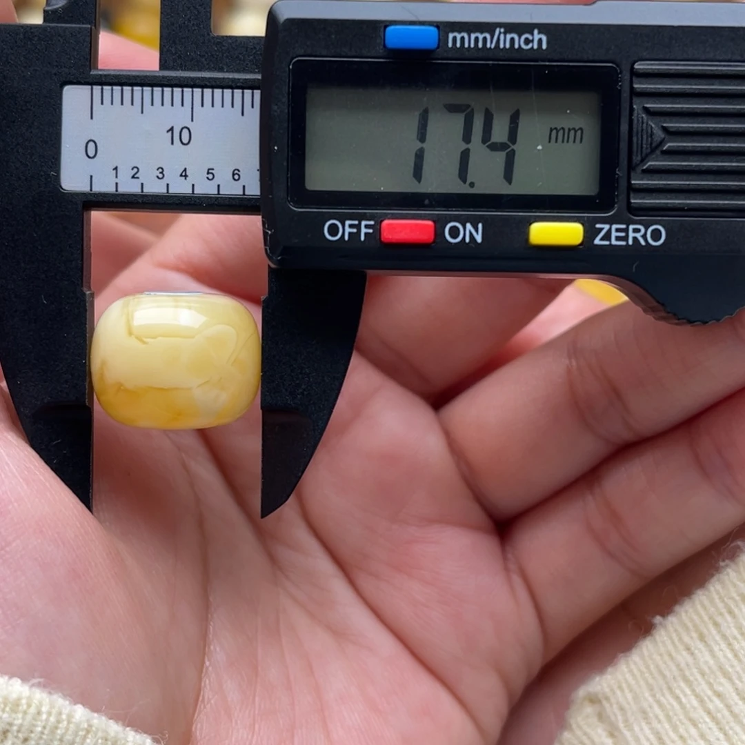 琥珀未镶嵌裸石蜜蜡墩子笑