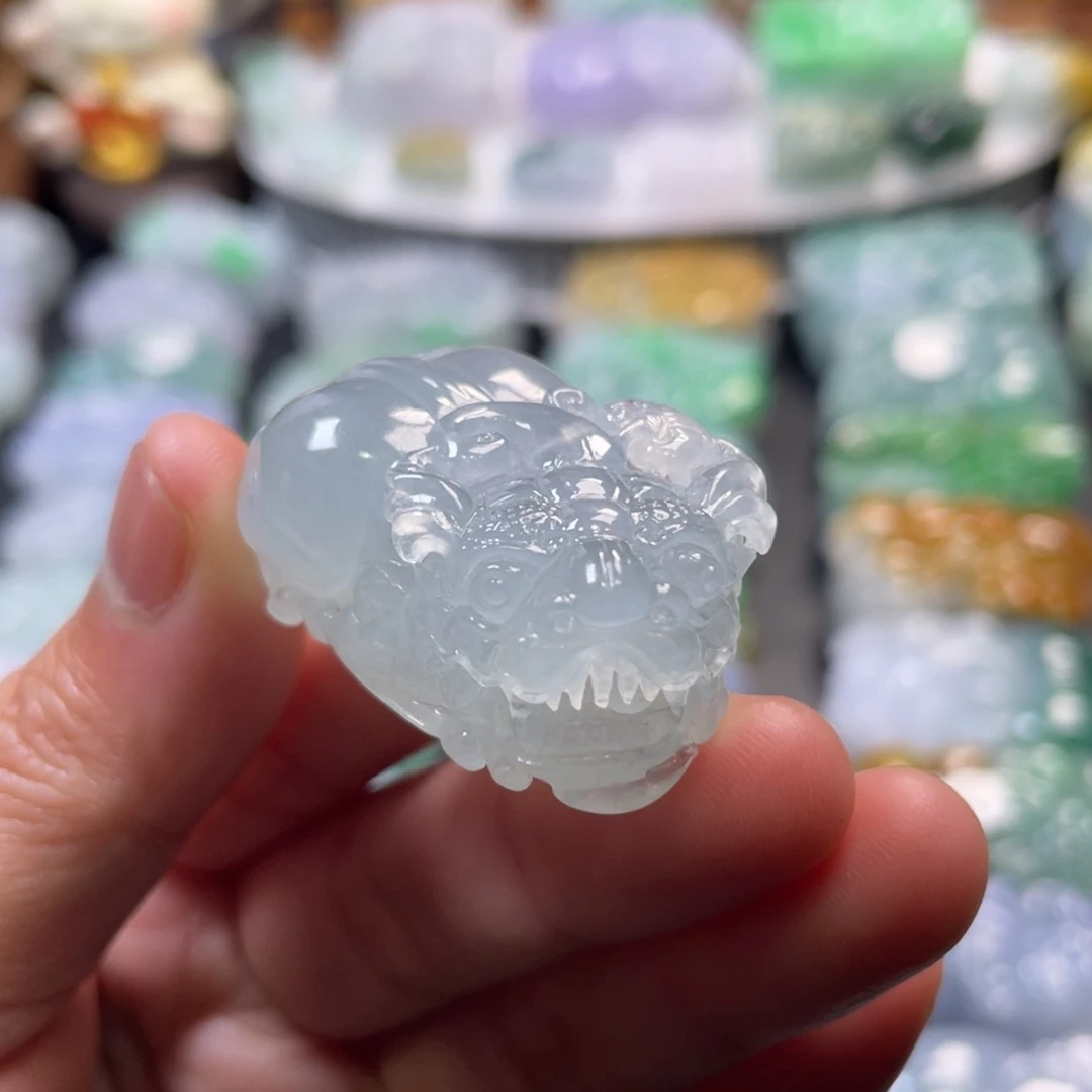 翡翠未镶嵌颈饰貔貅