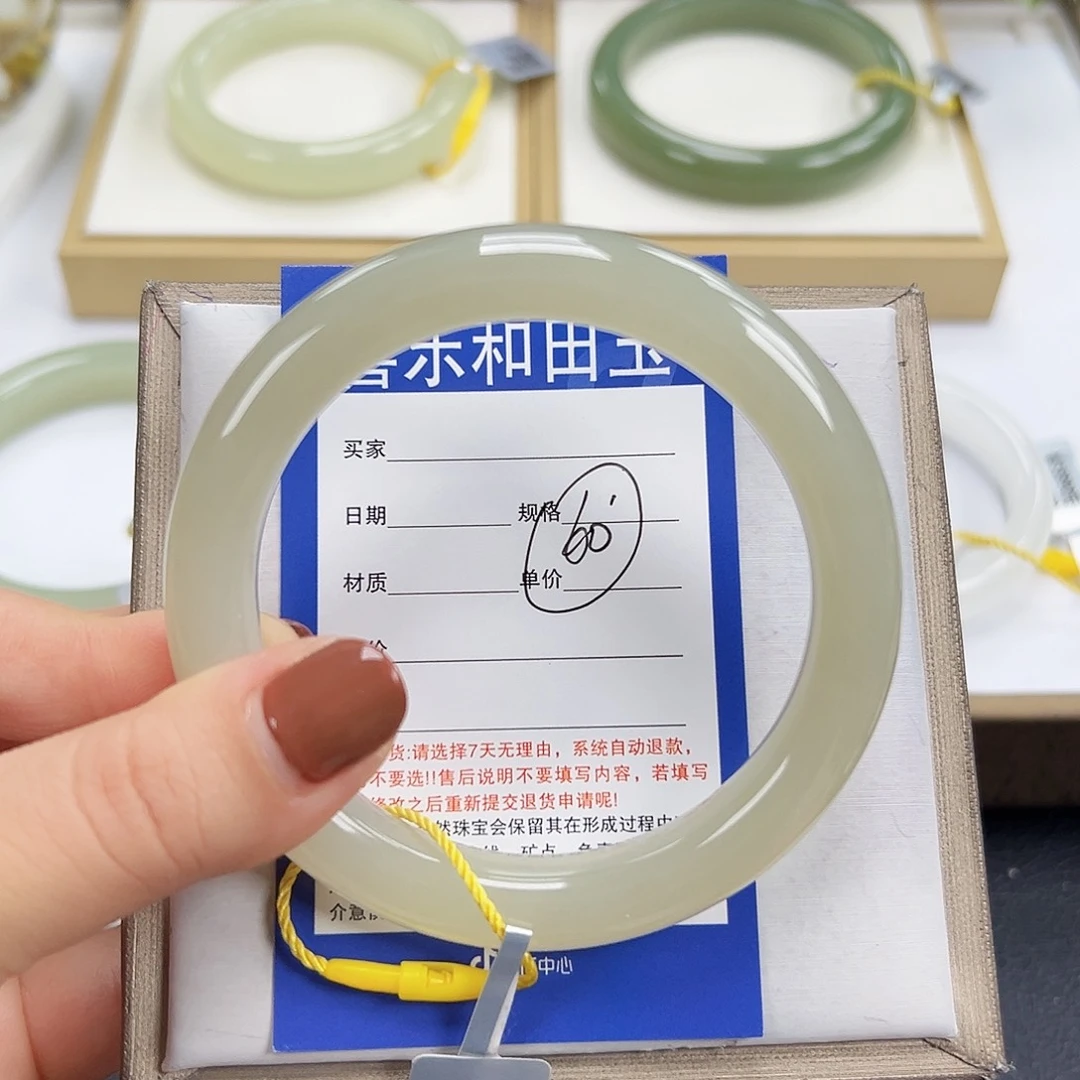 和田玉未镶嵌手镯