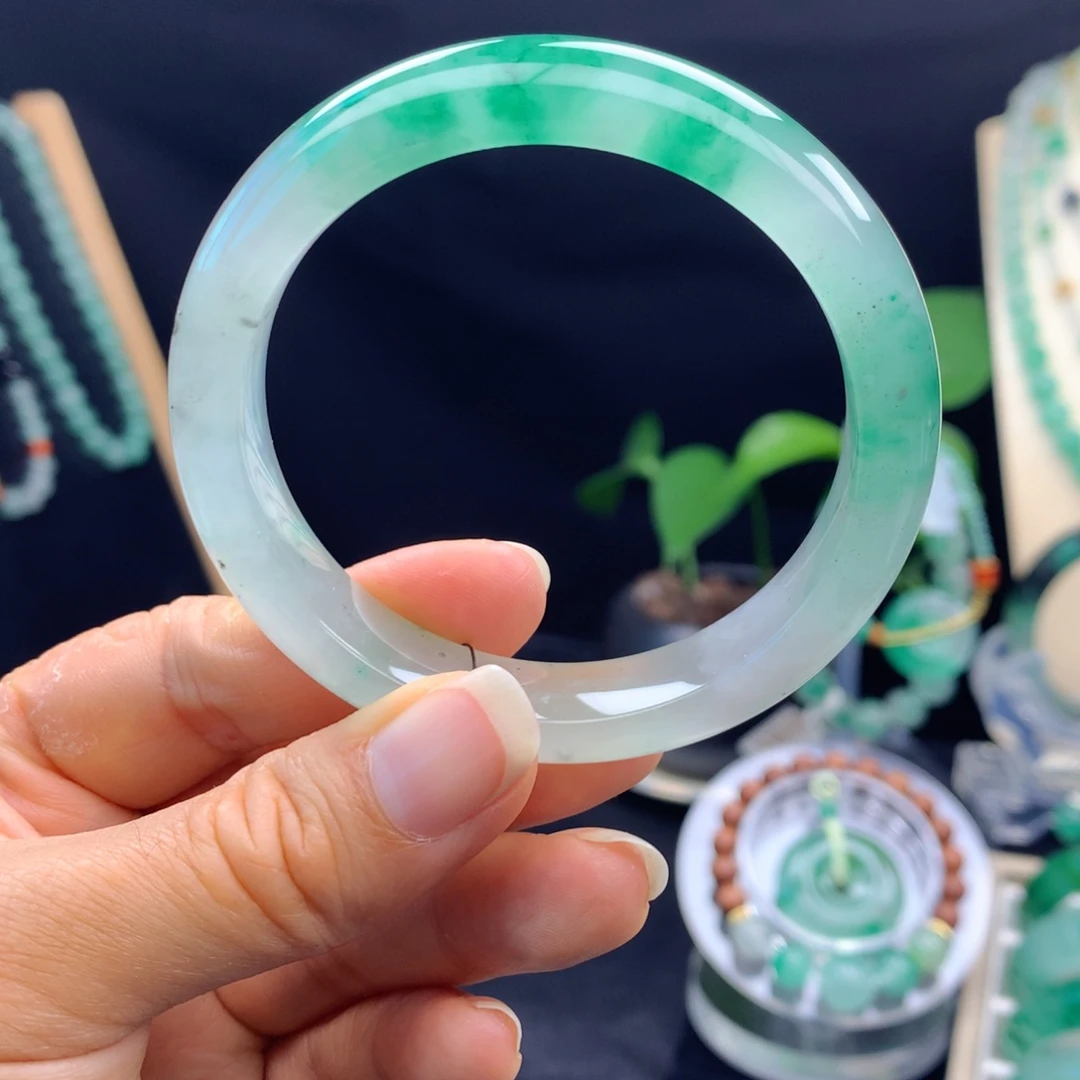 未镶嵌手镯石英质玉