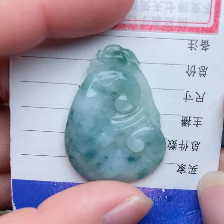 翡翠颈饰未镶嵌如意