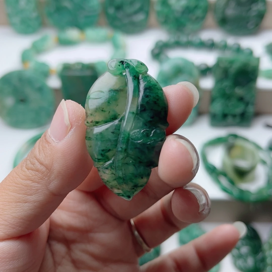 独山玉未镶嵌挂件