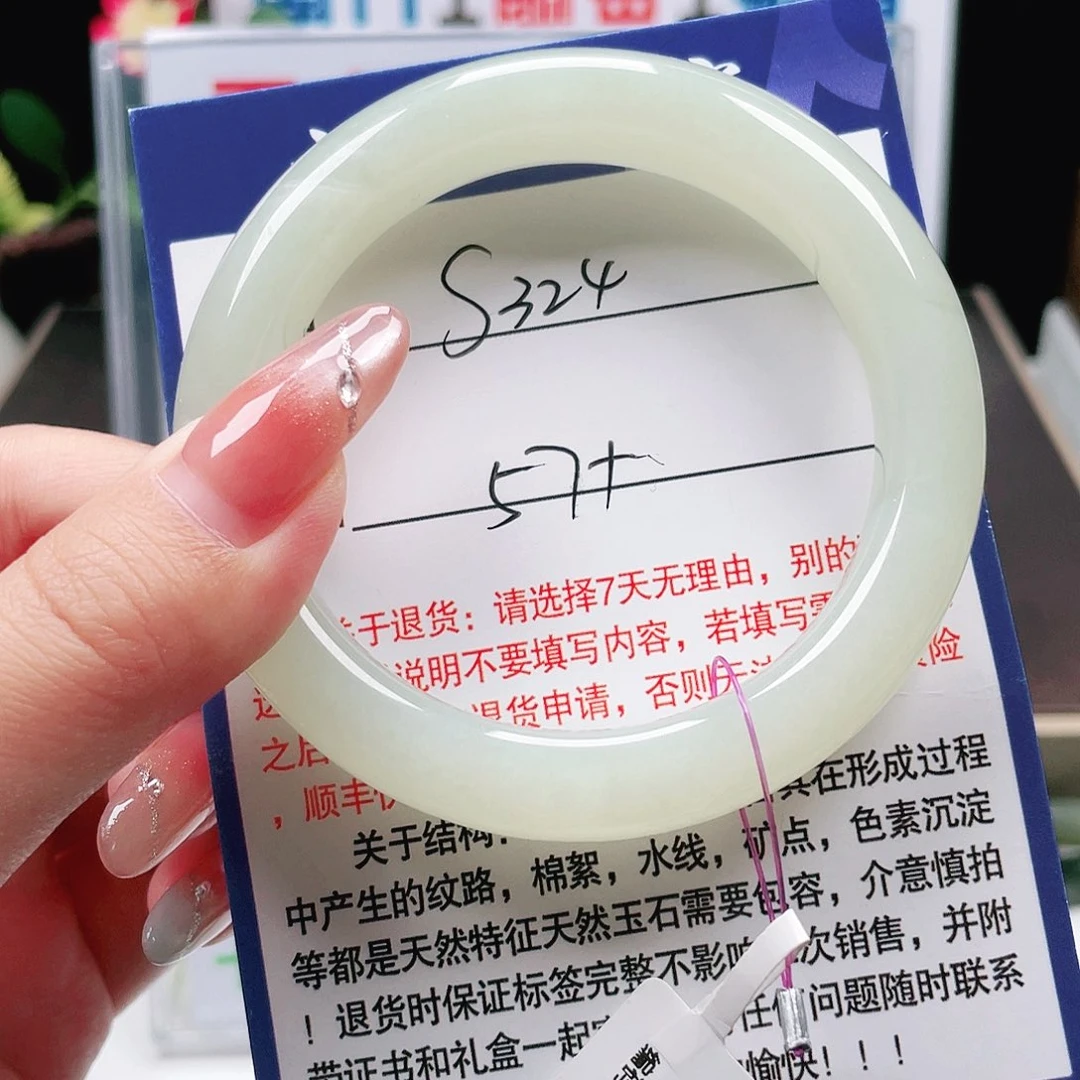 和田玉未镶嵌手镯