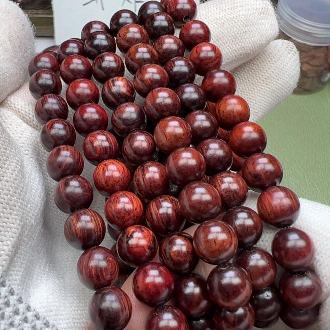 降真香其他海南红降0.8单圈芝麻点满结油微暇。