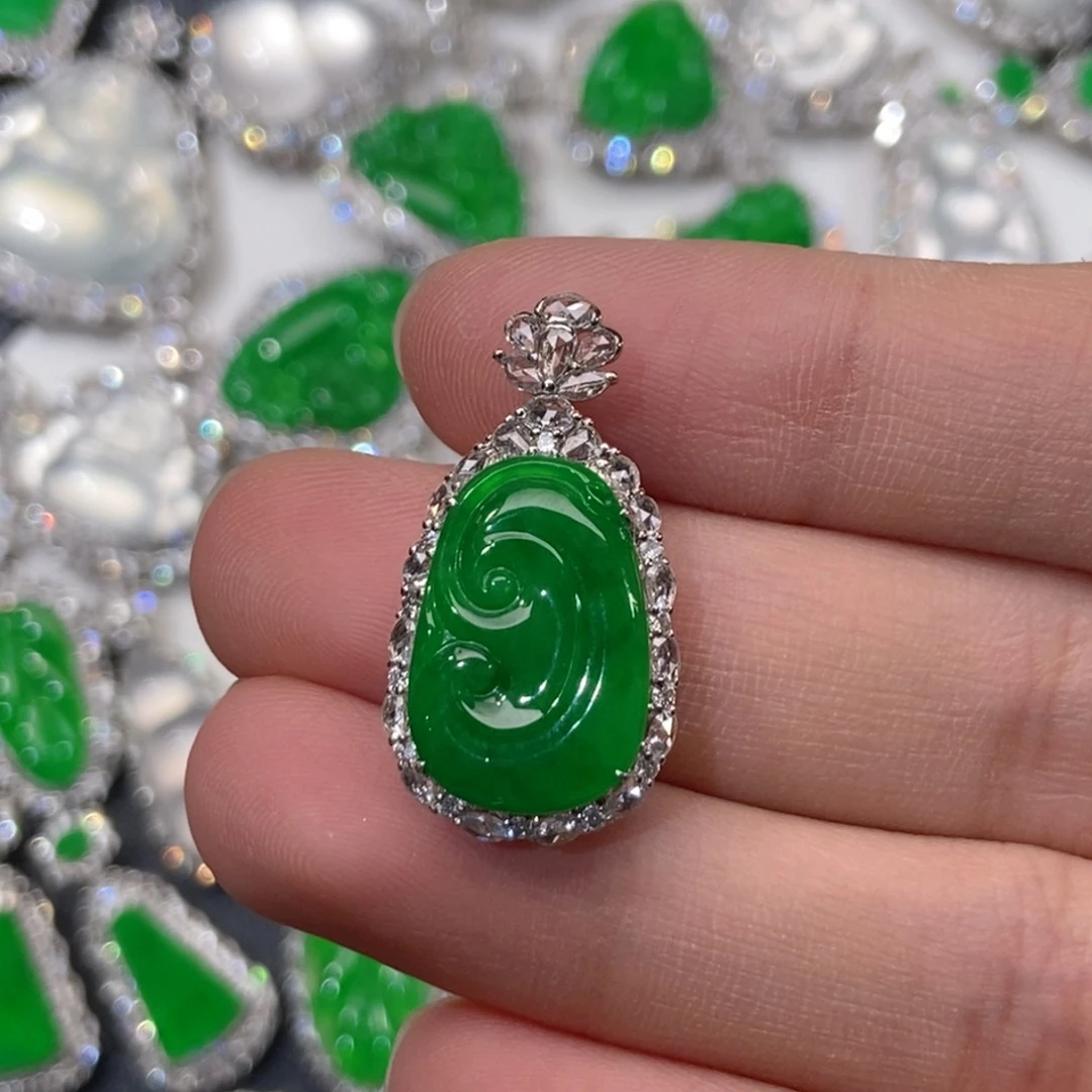 翡翠18K金镶嵌颈饰天然缅甸A货翡翠