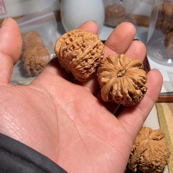 文玩核桃把件我****奶核桃