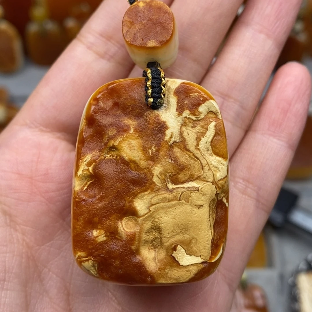 未镶嵌琥珀珠宝奇石