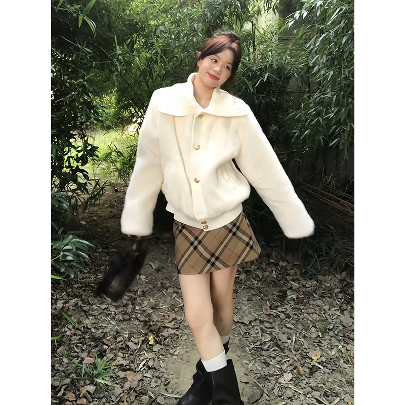 白色毛毛短外套女2025冬季新款高级感气质大翻领环保皮草加厚上衣