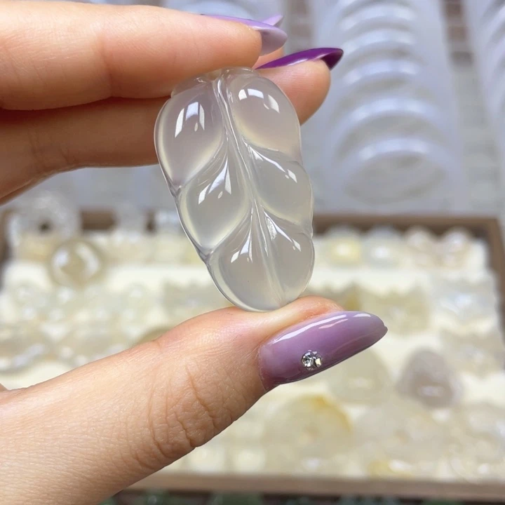 玛瑙/玉髓未镶嵌颈饰叶子