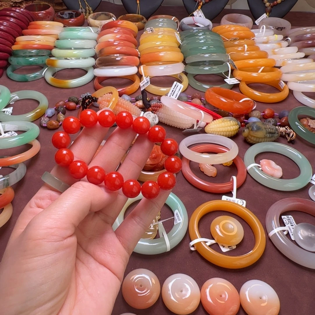 柠***酸石英岩玉未镶嵌手镯