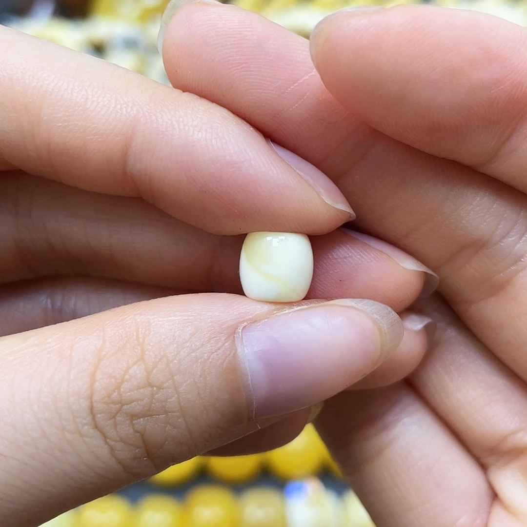 未镶嵌蜜蜡裸石桶珠7.8✖️7.3mm瑕