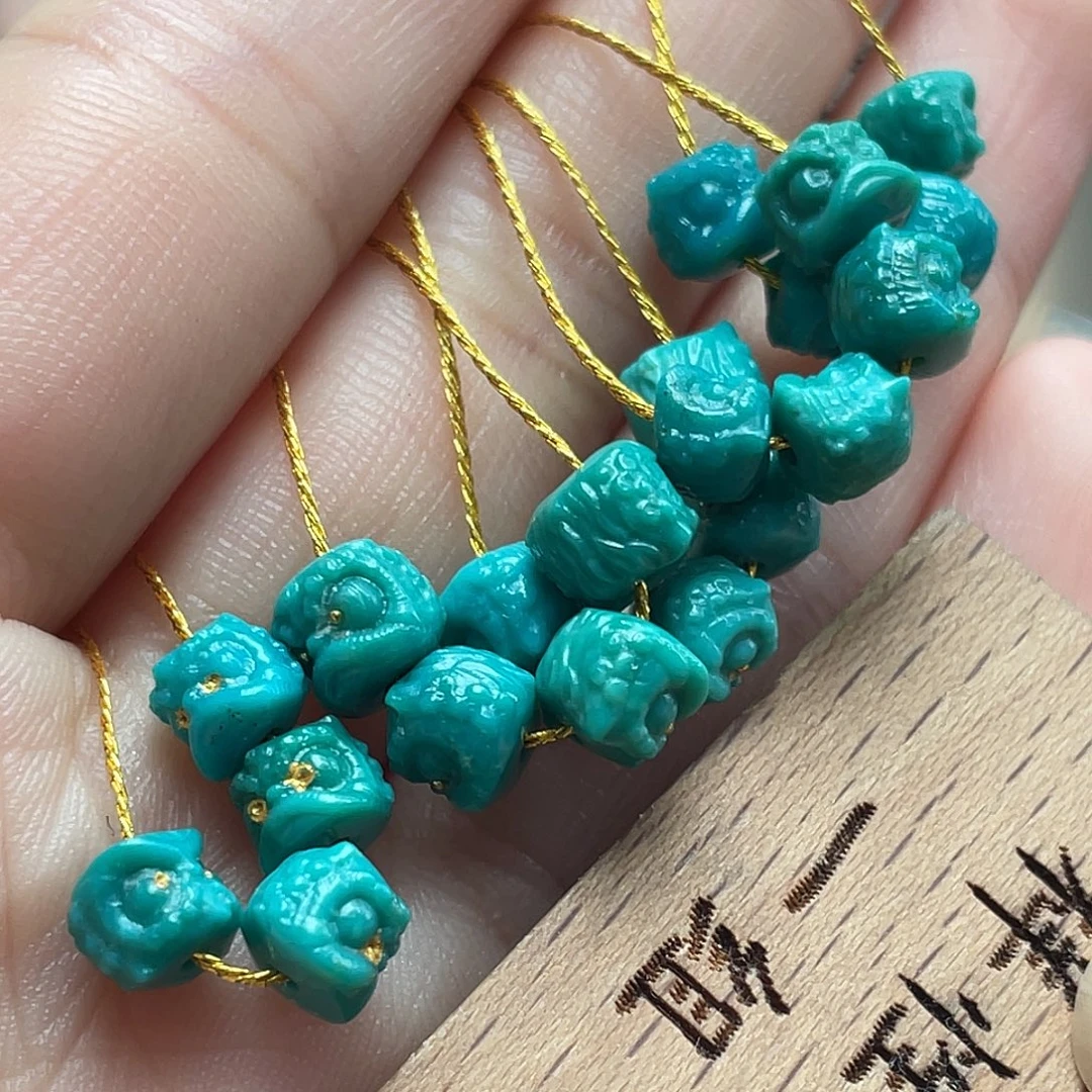 绿松石未镶嵌颈饰