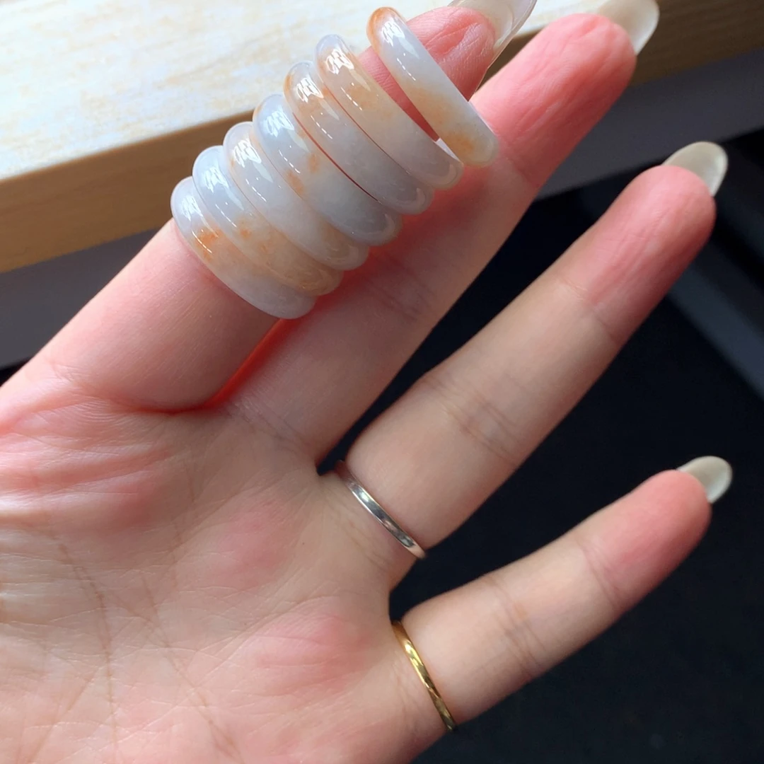 翡翠未镶嵌颈饰多样性发一个