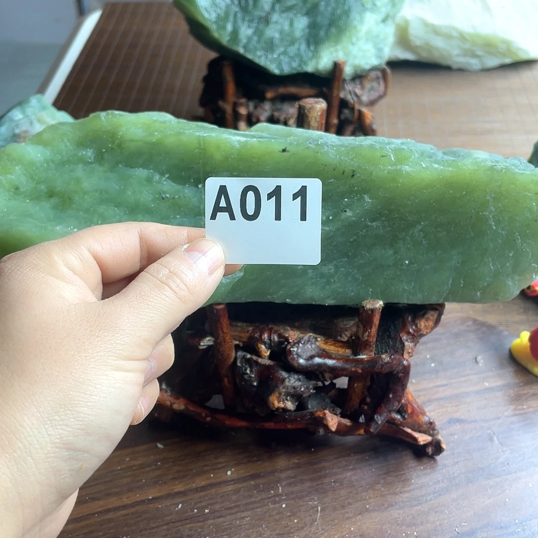 安***好蛇纹石玉未镶嵌珠宝奇石